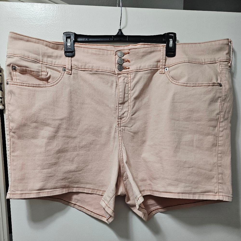 Women's Plus Size Torrid Jeggong Mid Short. Light Pink/Peach In Color. Size 26W
